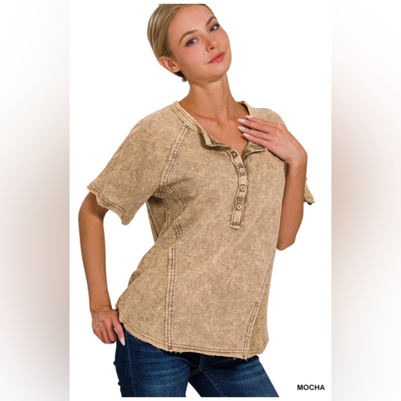NWT ZENANA CRINKLE WASHED F/TERRY BUTTON HENLEY RAGLAN TOP - Picture 1 of 2
